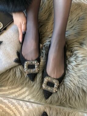 Crystal Buckle Pointed Toe Flats – Black (EU 39 ) | Chic Designer-Inspired